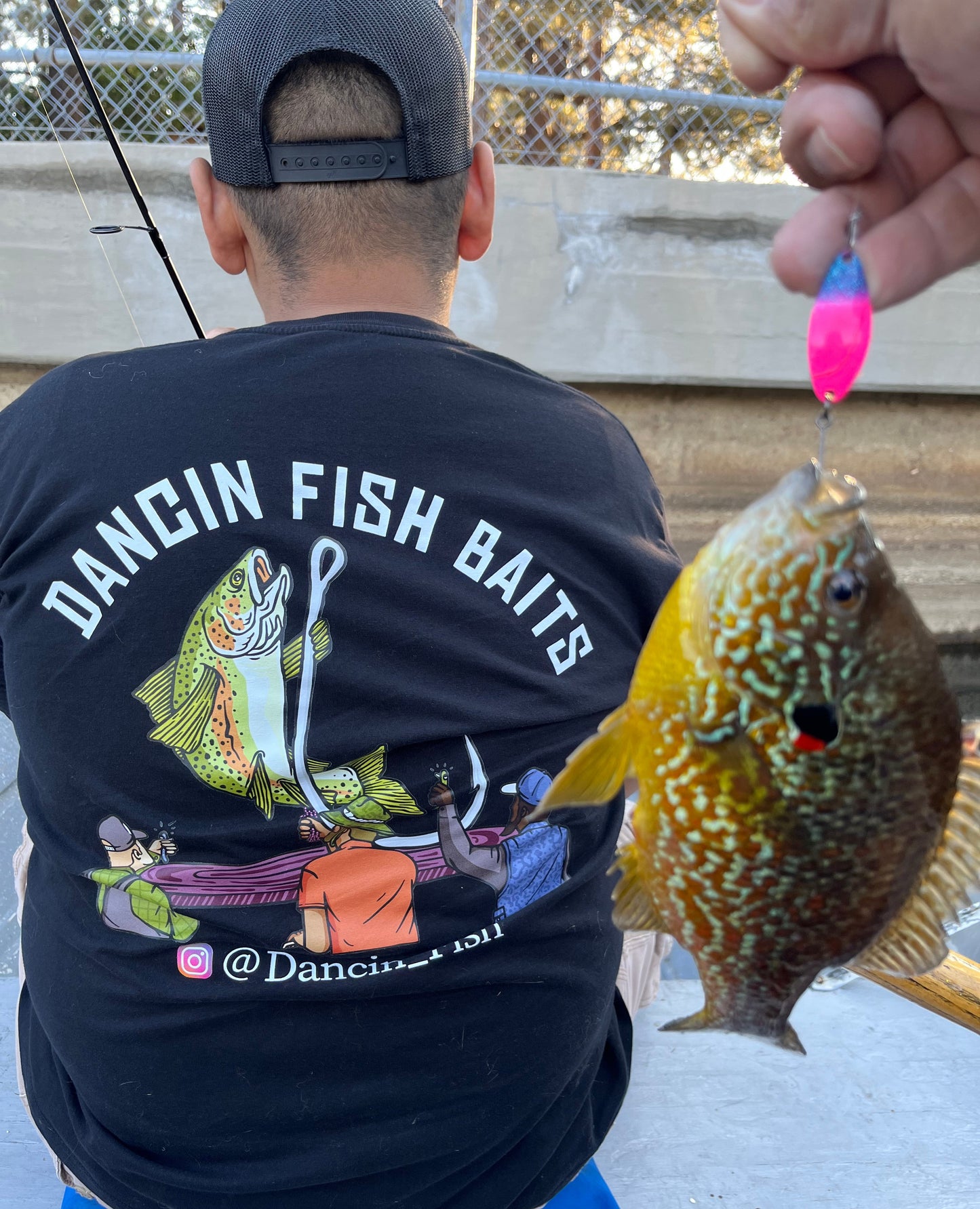 Dancin Fish the T-Shirt (BLACK)